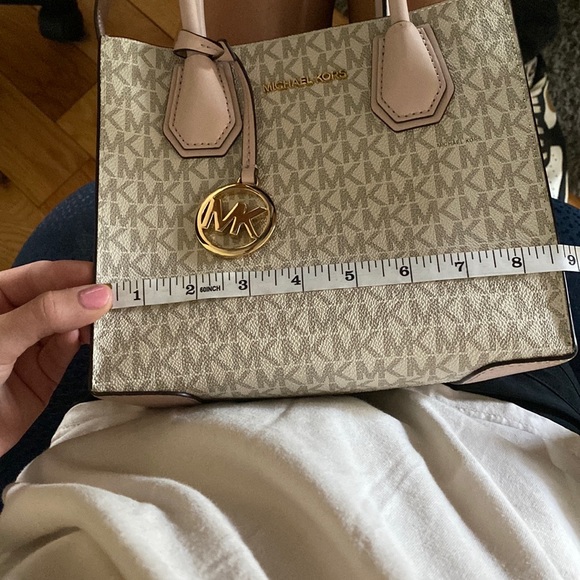 Michael Kors messenger bag - Picture 8 of 9